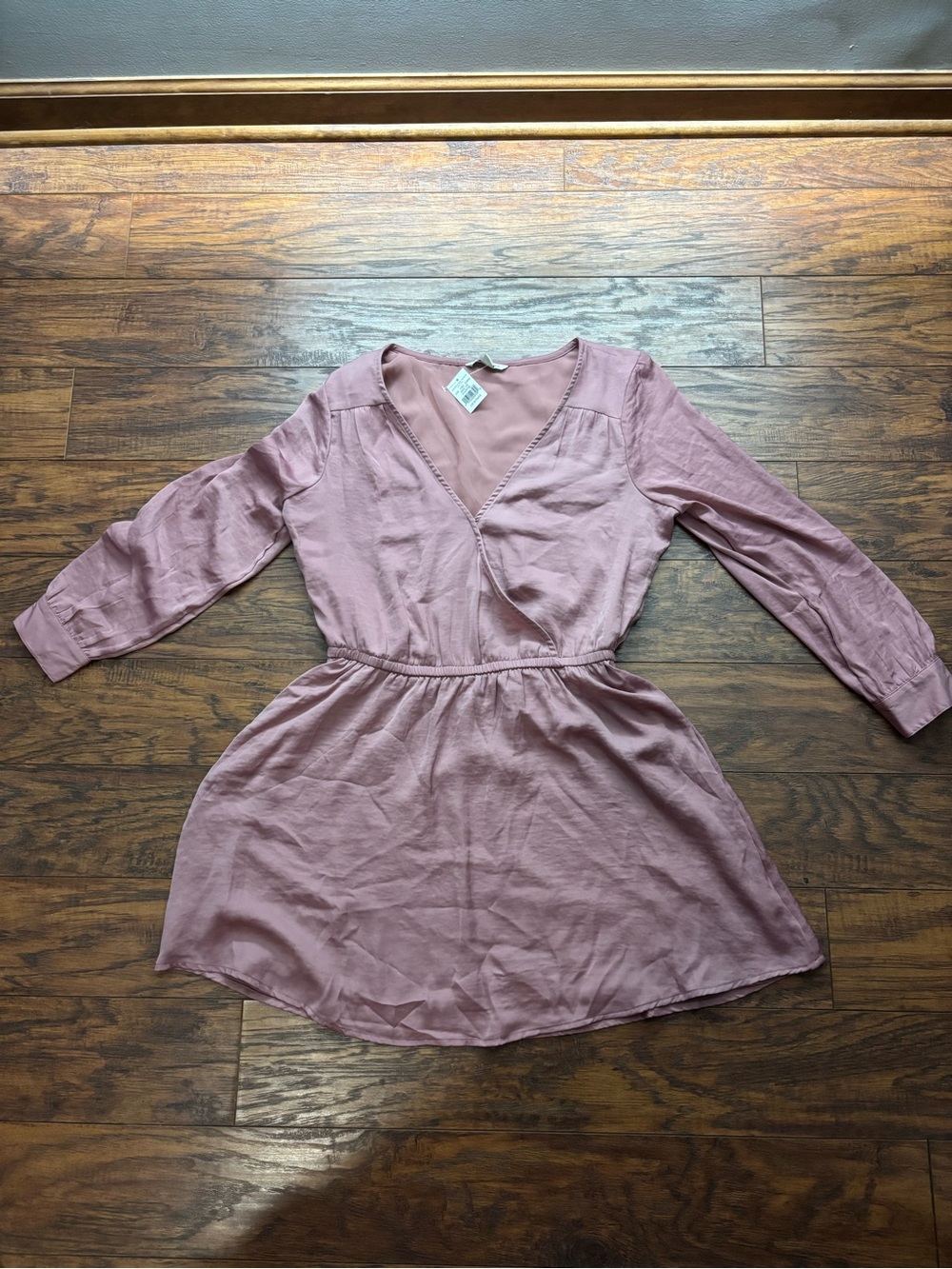 American Eagle Outfitters pink dress with low neck, never worn size M